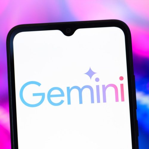 Google em breve permitirá que crianças com menos de 13 anos utilizem seu chatbot Gemini.